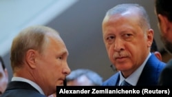 Президенти Росії Володимир Путін (ліворуч) та Туреччини Реджеп Таїп Ердоган під час зустрічі в російському Сочі. 17 вересня 2018 року