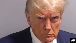 Fotografia e ish-presidentit të SHBA-së, Donald Trump, e bërë në burgun e Fultonit, më 24 gusht 2023.