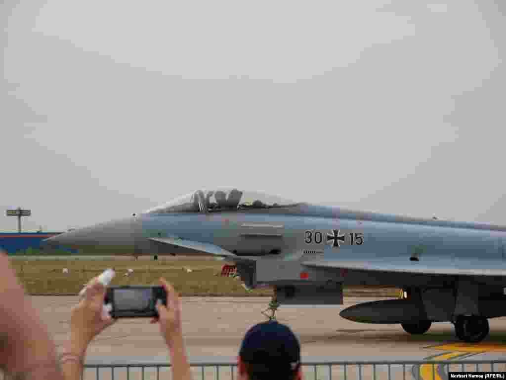 Unul dintre cele mai așteptate aparate de zbor a fost Eurofighter Typhoon F-2000A, aparținând Forțelor Aeriene Germane. 