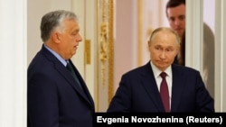 Orbán Viktor miniszterelnök és Vlagyimir Putyin orosz elnök sajtótájékoztatóra készül Moszkvában 2024. július 5-én