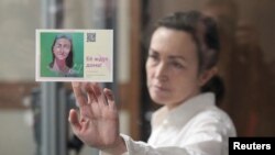 Novinarka Radija Slobodna Evropa Alsu Kumarševa na saslušanju u sudu u Kazanju, 1. april 2024.