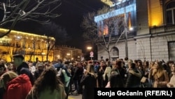 Фотографија од осмиот протест на опозицијата пред Републичката изборна комисија, Белград, 25 декември 2023 година.