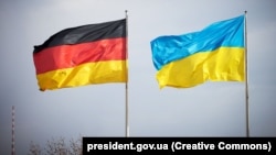 Маріупольці розповідають про суттєву фінансову та побутову підтримку українців у Німеччині