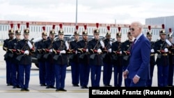 Американскиот претседател Џо Бајден пристигнува во Париз, Франција