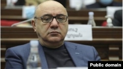 Գուրգեն Արսենյանն՝ Ազգային ժողովի նիստերից մեկում, արխիվ