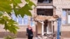 «Мамо, я ще дуже маленька, щоб помирати». Репортаж із селища на Миколаївщині, де була «сіра зона»