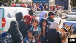 Palestinezët duke u larguar nga qyteti i Gazës. 13 tetor 2023. 
