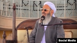 مولوی عبدالحمید با انتقاد از فضای امنیتی استان سیستان و بلوچستان گفت جمهوری اسلامی مدت‌ها است این استان و کل کشور را امنیتی کرده و «به صورت نظامی اداره می‌کند»