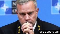 Președintele Comitetului Militar NATO, amiralul Rob Bauer, la o conferință de presă a NATO. Bruxelles, joi, 19 ianuarie 2023