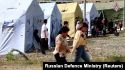Дел од населението на Нагорно - Карабах побара привремено засолниште на аеродромот во Степанакерт