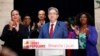  Jean-Luc Melenchon dhe anëtarë të tjerë të Frontit të Ri Popullor, pas rundit të dytë të zgjedhjeve të parakoshme parlamentare që u mbajtën në Francë më 7 korrik 2024. 