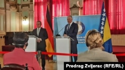 Bosnia and Herzegovina: German Defense Minister Boris Pistorius (left) and BiH Defense Minister (right) Zukan Helez, Sarajevo, February 6, 2024