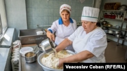 Inițiativa autorităților din Educație vine să reglementeze vânzarea prânzurilor în cantinele școlare.