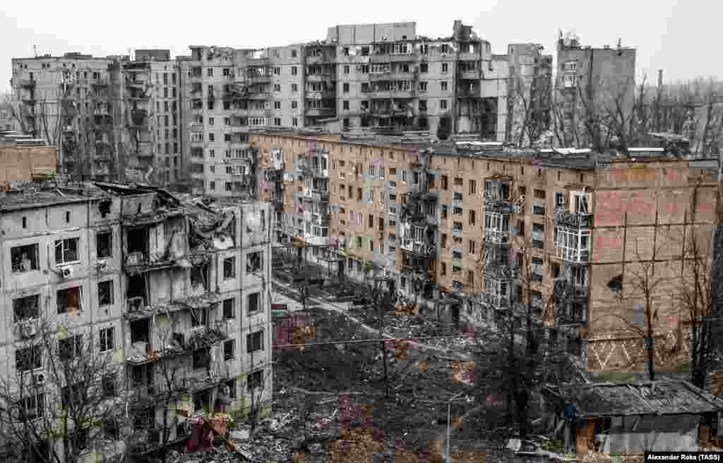 Разрушенные жилые дома в Авдеевке, 22 февраля 2024 года. 17 февраля Киев объявил о своём выводе своих войск из города, «чтобы избежать окружения и сохранить жизни и здоровье военнослужащих»