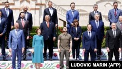 Maia Sandu, Volodimir Zelenski și alți lideri europeni, la summitul Comunității Politice Europene de la Bulboaca, 1 iunie 2023.