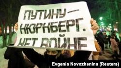 Антивоєнна акція у день початку масштабного вторгнення Росії до України. Москва, 24 лютого 2022 року