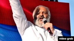 Arhiepiscopul Bagrat Galstanian conduce un protest împotriva prim-ministrului Nikol Pashinian, la Erevan.