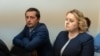 Deputata Irina Lozovan împreună cu soțul ei, consilierul raional de la Ocnița al partidului „Renaștere”, Pavel Gârleanu, la Judecătoria Buiucani