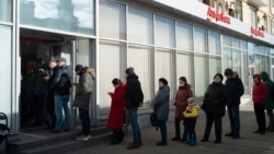 Rușii spun că resimt deja efectele sancțiunilor economice
