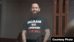 Еміль Зіядінов під час оголошення вироку, Ростов-на-Дону, Росія, 19 квітня 2022 року