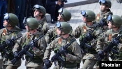 Armenia - Russian soldiers march during official ceremonies in Yerevan to mark the 72nd anniversary of Soviet victory over Nazi Germany, 9May2017.