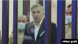 მიხეილ სააკაშვილი სასამართლო პროცესზე. 8 აპრილი, 2022 წელი