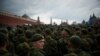 Російські військовослужбовці під час репетиції параду до Дня перемоги. Москва, Росія. 3 травня 2011 року