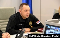 Aleksandar Vulin volt szerb belügyminiszter egyszer az Oroszország elleni nemzetközi szankciókat „az oroszellenes hisztéria részének” nevezte
