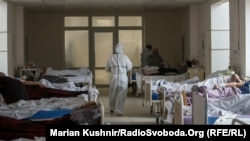 Як розповіли у ЦГЗ, були поодинокі випадки, коли повторно на COVID-19 хворіли вже за 1,5 місяці після попереднього разу