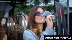Jedna od dve ćerke Gezima Maljesorija, koje su došle iz Švajcarske da učestvuju na ovogodišnjem izdanju festivala