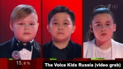 "Голос Дети" шоуының нәтижесі: Валерий Кузаков, Ержан Максим (ортада) мен Микелла Абрамова.