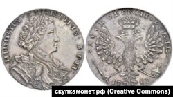 Монета 1707 року із зображенням тодішнього царя Петра I, правителя Московського царства. На аверсі монети напис: «московський рубль»