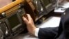 Почав діяти закон про покарання народних депутатів за пропуск голосувань