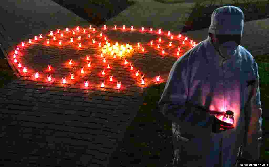 Во Украина, на 26 април се одбележаа 35-годишнината од катастрофата во Чернобил во 1986 година.