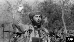 FILE: Gulbuddin Hekmatyar addresses a crowd of Afghan mujahedeen who gathered 17 January 1987 in Peshawar Pakistan.