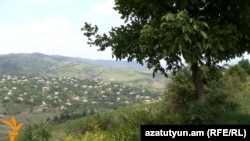 Սահմանամերձ Չինարի գյուղի համայնապատկեր
