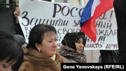 Еще две недели назад, покидая цхинвалскую больницу, Алла Джиоева пообещала подумать, примет ли она участие в голосовании на президентских выборах