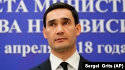 Türkmenistanyň at gazanan tälimçisi Serdar Berdimuhamedow.