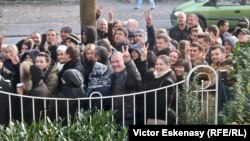 Alegerile prezidențiale din noiembrie 2016, la coadă la secția deschisă la Frankfurt pe Main