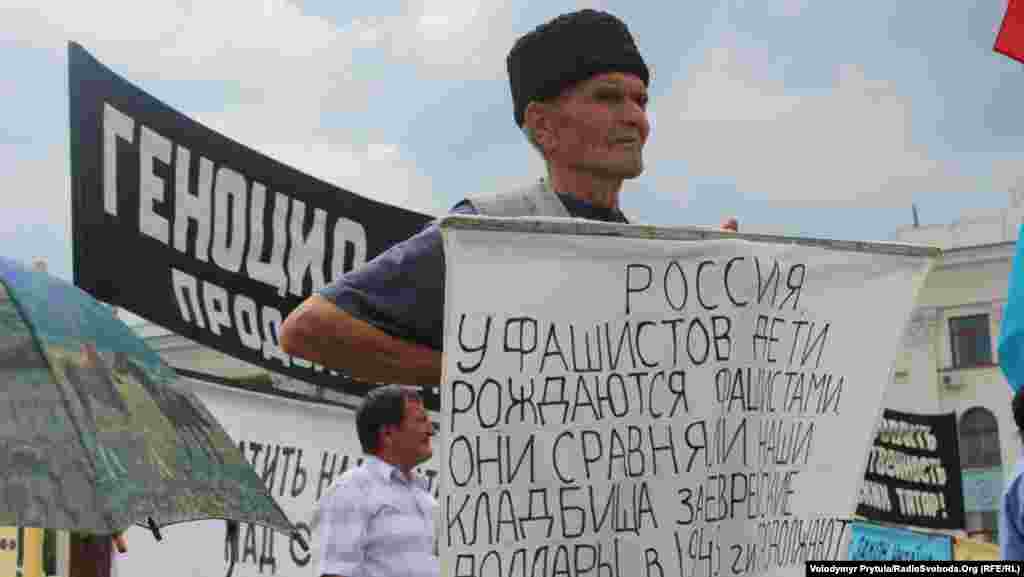 16. 2013 ел, Акмәчет, Ленин мәйданы Төшме - өнме? Русия әле Кырымга кермәгән, әмма кырымтатарлар куркыныч җилләрнең кайдан исүен белә.