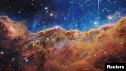 James Webb, imagini din spațiu | Munți de gaz, cele cinci galaxii și moartea unor stele