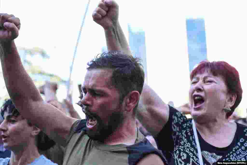 «Защитим достоинство Грузии» – главный слоган протеста радикалов