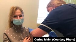 Вакцинација против ковид-19. Илустрација.