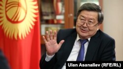 Собиқ бош вазир Жантўрў Сатибалдиев.
