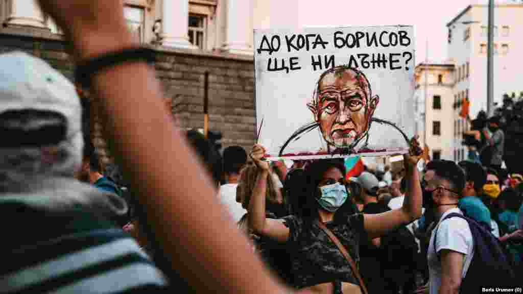 Многу од помладите учесници се приклучија на протестот по неговиот втор ден, кога полицијата употреби насилство врз млади луѓе. Оттогаш, однесувањето на полицијата стана трета тема на митинзите и маршевите.