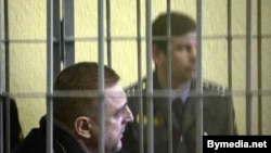 Мікалай Аўтуховіч падчас суду ў 2006 годзе