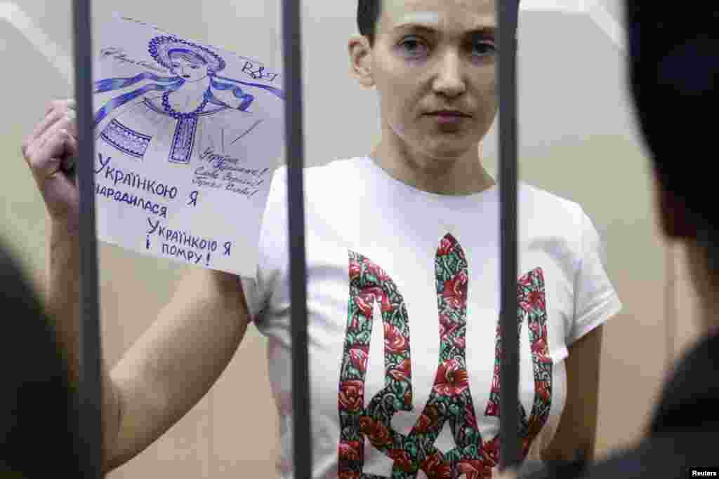 Надія Савченко у залі&nbsp;Басманнського суду Москви, 13 травня 2015 року. Суд продовжив термін арешту Савченко.