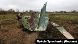 На архівному фото: збитий російський літак на Київщині 