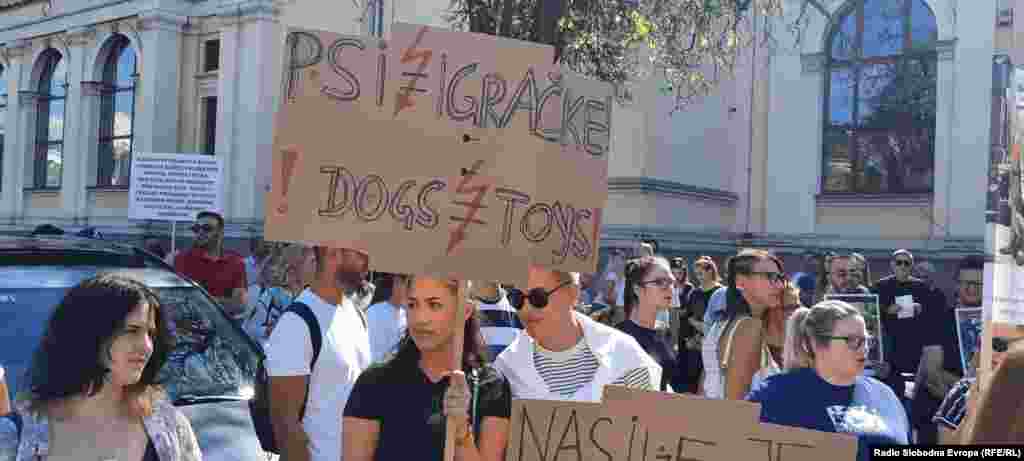 Psi nisu igračke', jedna je od poruka sa protesta u Sarajevu, 28. septembra.