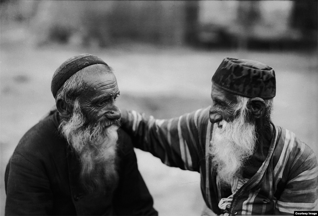 Evrei din Buhara. Penson a fotografiat și viața comunității evreiești din Bukhara și din alte orașe din Uzbekistan.